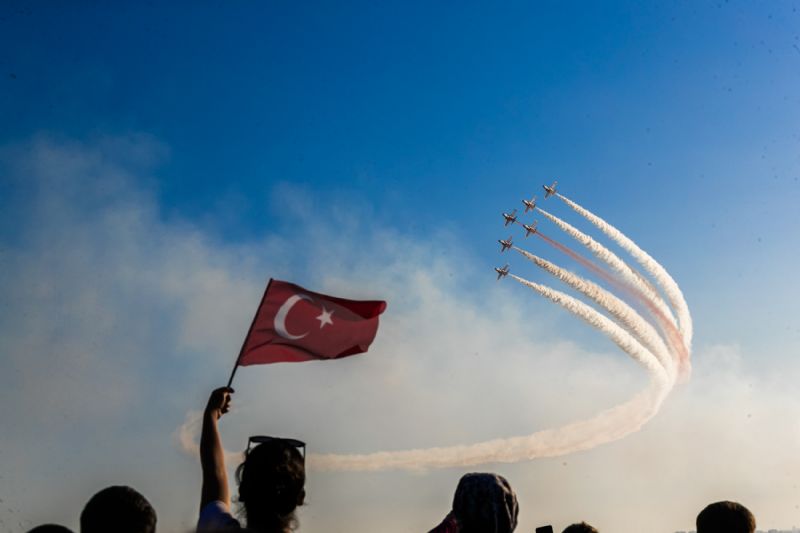 Mersin semalarnda Trk yldzlar rzgar esti...