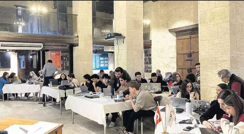 Tarsustan bilimin kalbi Cerne balandlar...