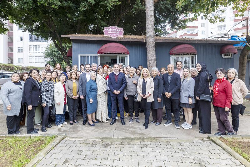 Mezitli�de kad�nlar �retiyor, g��leniyor