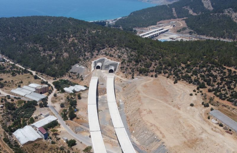 Mersin ylda 60 milyar  vergi veriyor ama 10 milyar alamyor!...