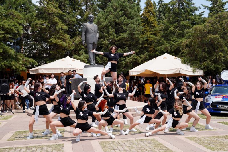 �niversitede k�lt�r ve spor �enli�i s�r�yor...