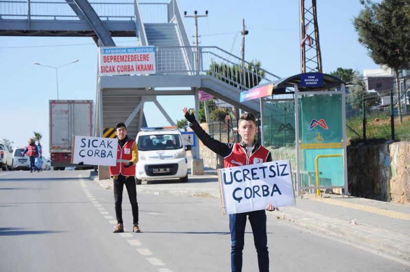 Mersinliler depremzedeleri yollarda karlyor...