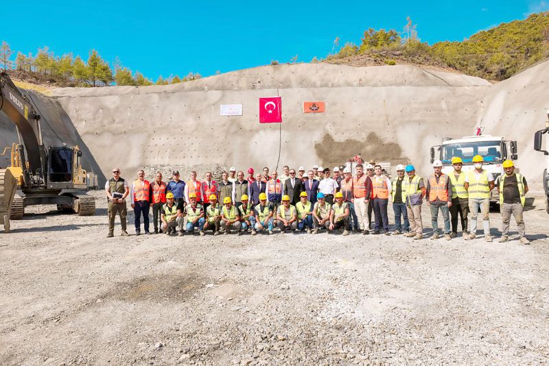 Vali Pehlivan  bitmeyen yolu inceledi...