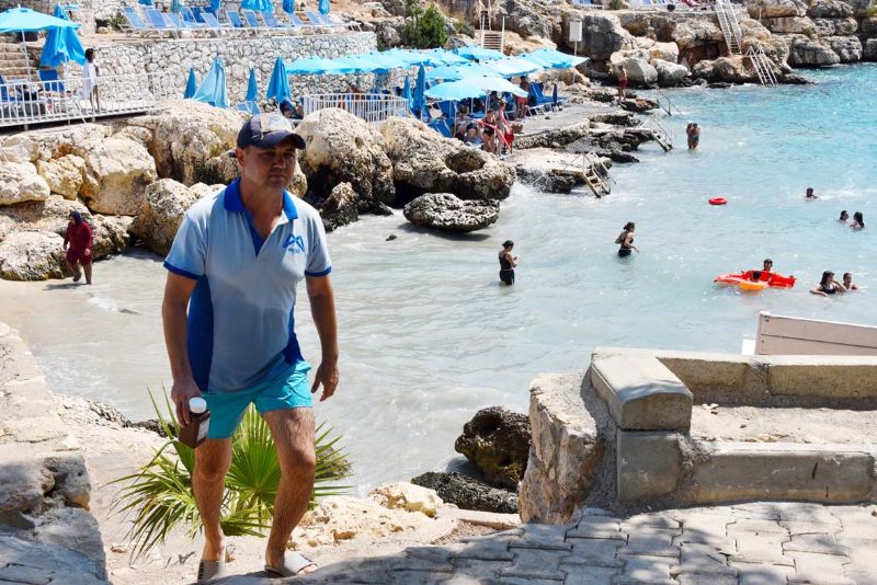 Sahillerden deniz suyu numuneleri alnyor...