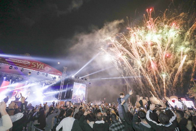 Mersin yeni yl ’Sokak Partisi’ ile karlad...