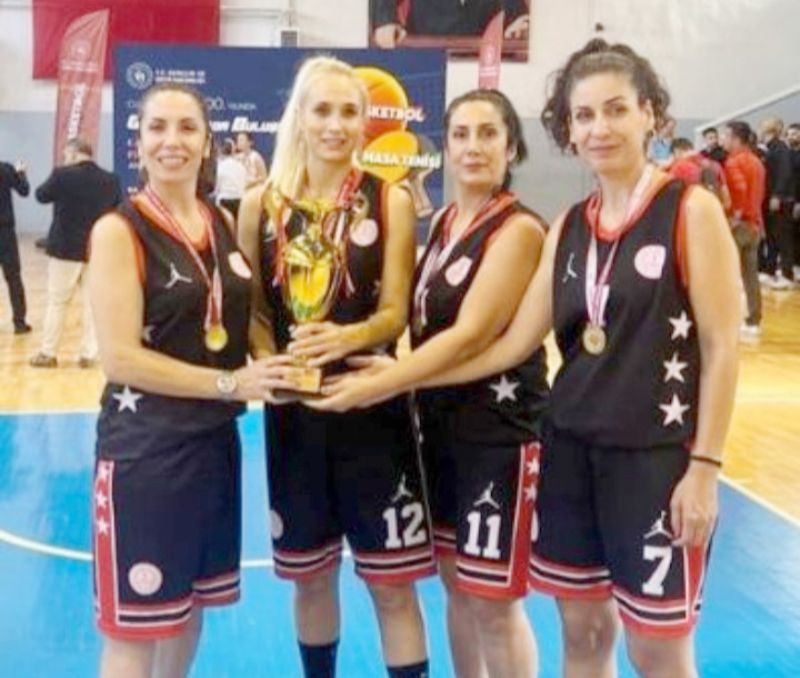 Mersinli retmenler finalde...