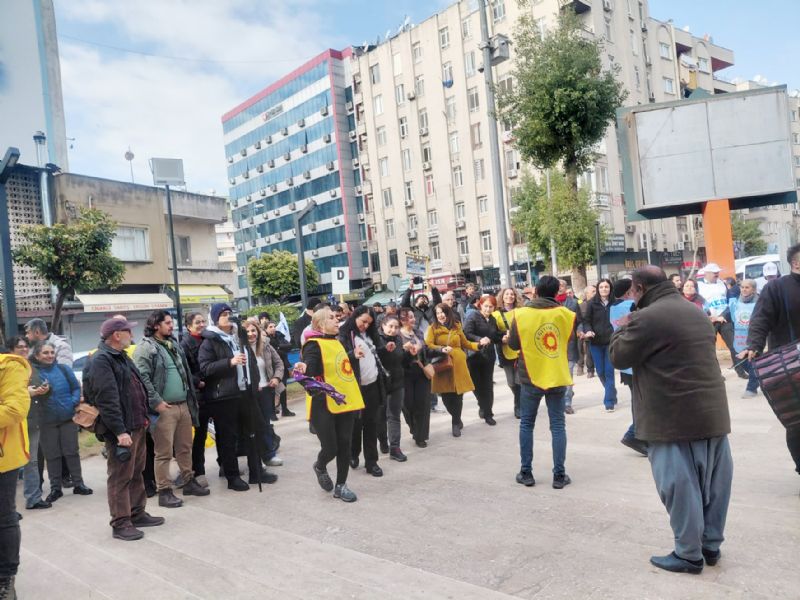 Memurdan davullu zurnal� eylem...