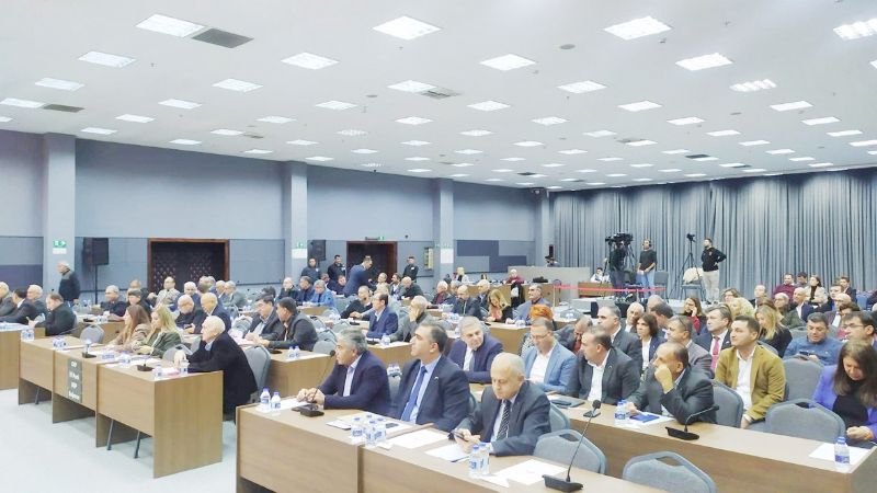 Belediye meclisinde  liyakat sahibi insanlar  grmek istiyoruz...