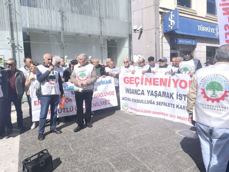 Mersin�de emeklilerden ikramiye isyan�