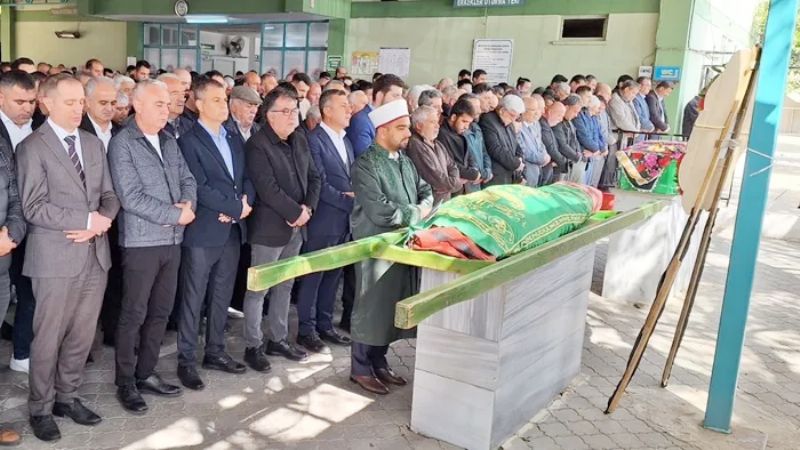 Kayan topran altnda kalan  harita teknisyeni defnedildi...
