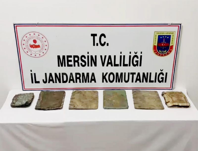 Mersinde 6 adet tarihi el yazmas kitap ele geirildi...