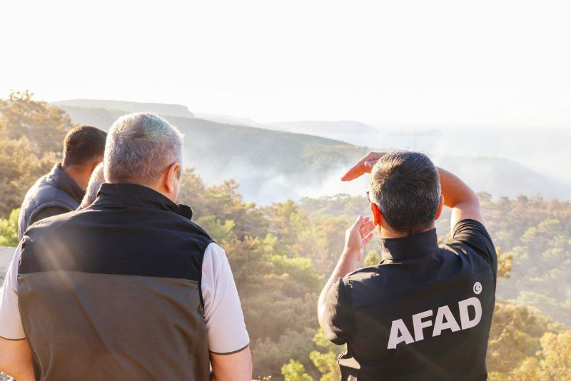 Vali Toros, Ayd�nc�k’taki yang�n b�lgesinde incelemelerde bulundu