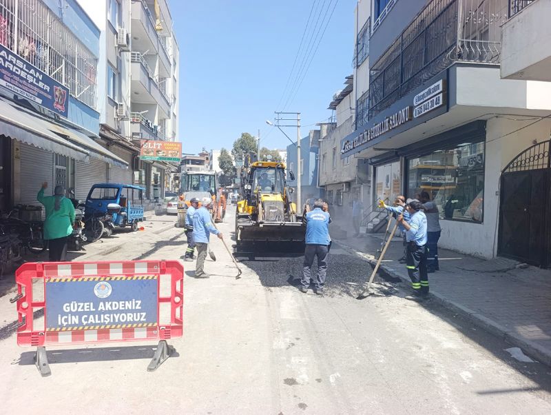 Akdeniz�de yol ve kald�r�mlar yenileniyor...