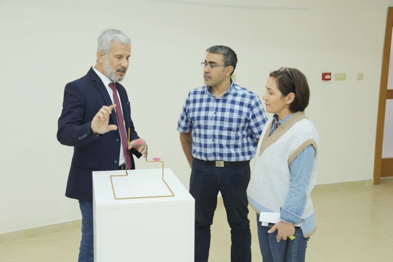 Akademisyen enden  heykel sergisi...