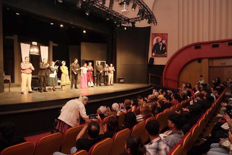 Adana ehir Tiyatrosu, Mersin Yeniehir’de sahnede olacak...