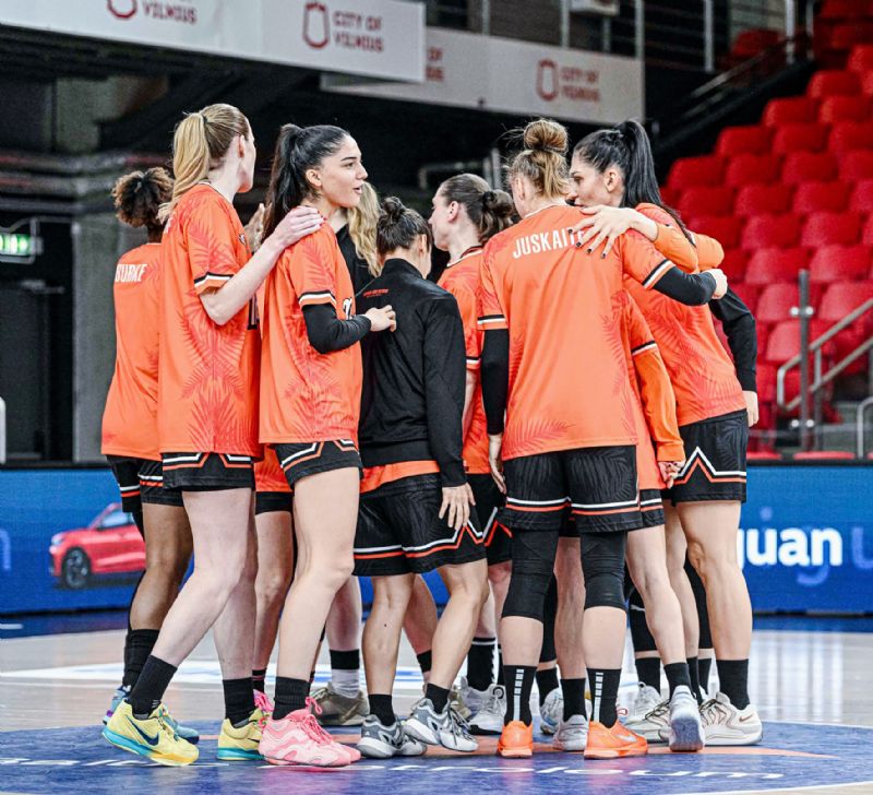 Potan�n perilerinin akl� �eyrek finalde...