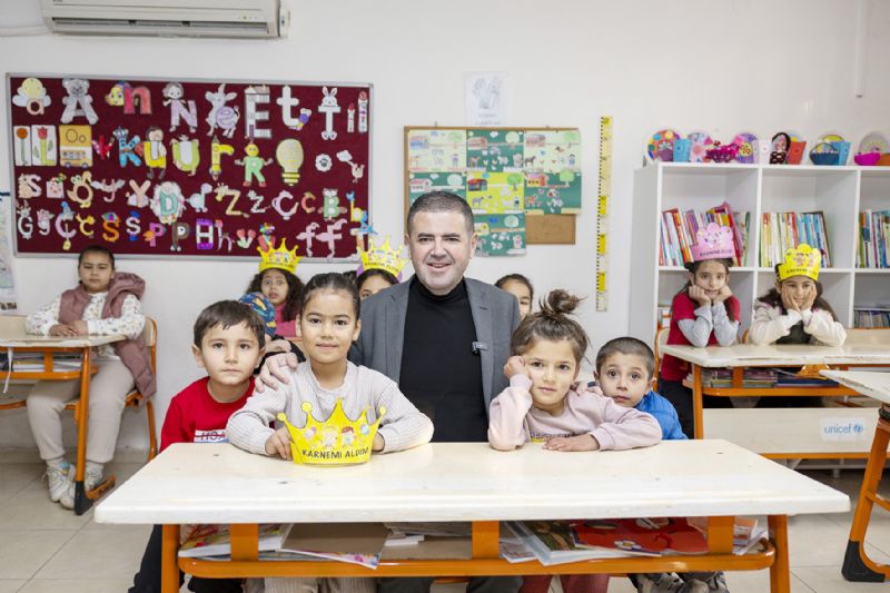 Tuncer, ocuklarn karne sevincine ortak oldu...