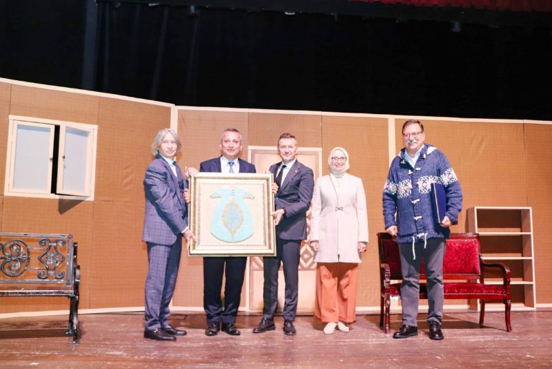 Bamlla kar Beynimdeki G oyunu sahnelendi...