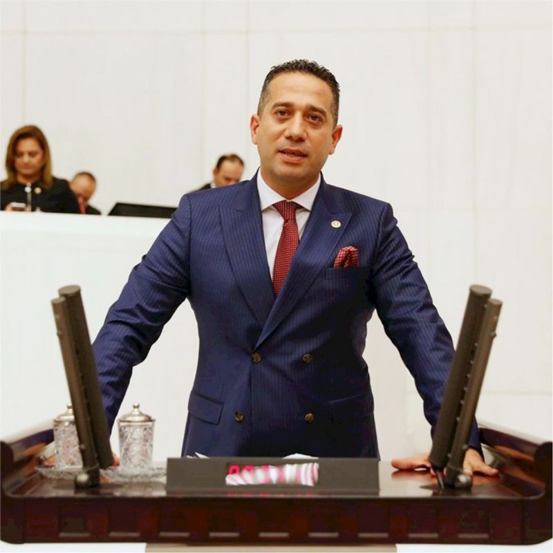 Ali Mahir Baarr yumurta yamuruna tutuldu...