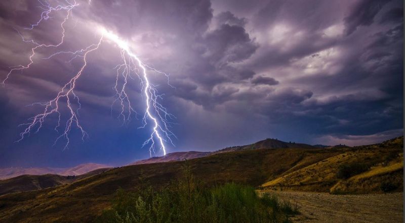 Y�ld�r�m d��mesi sonucu 20 ke�i ve 1 k�pek �ld�...