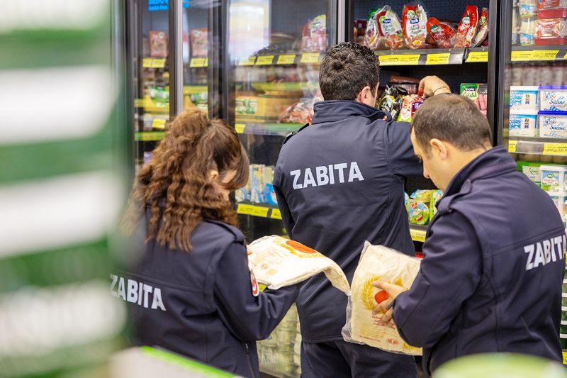 Mezitli�de sa�l��� tehdit eden �r�nlere ge�it yok 