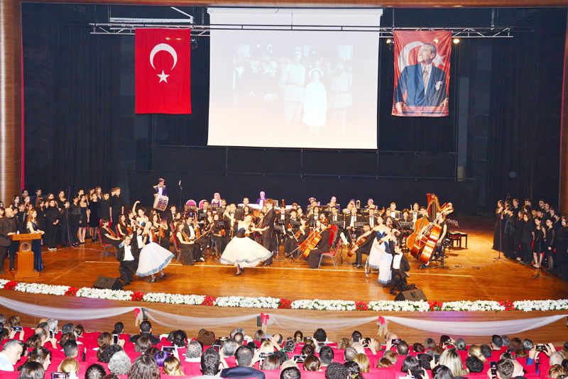 niversite ve garnizondan  ortak cumhuriyet konseri...
