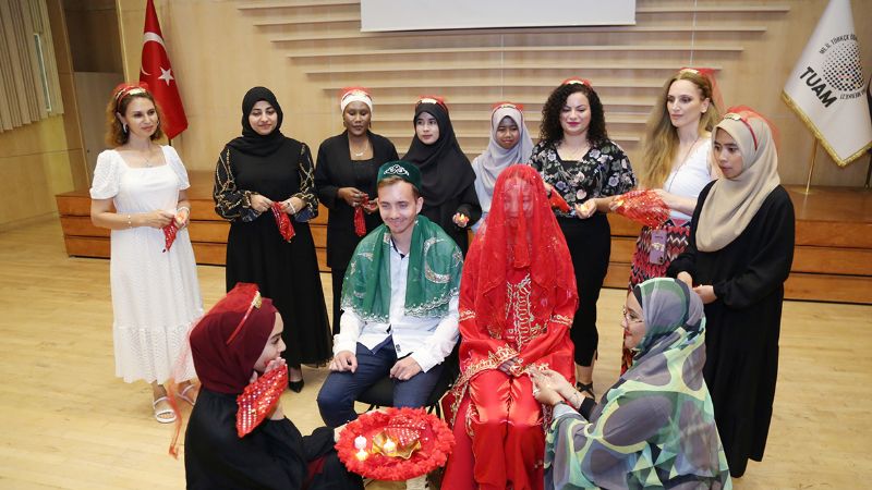 Yabanc�lar T�rk�e�lerini geli�tirme pe�inde...