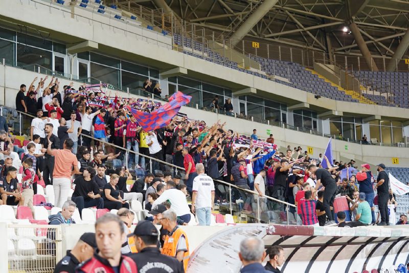 K�rm�z� �eytanlar meydana iniyor ...