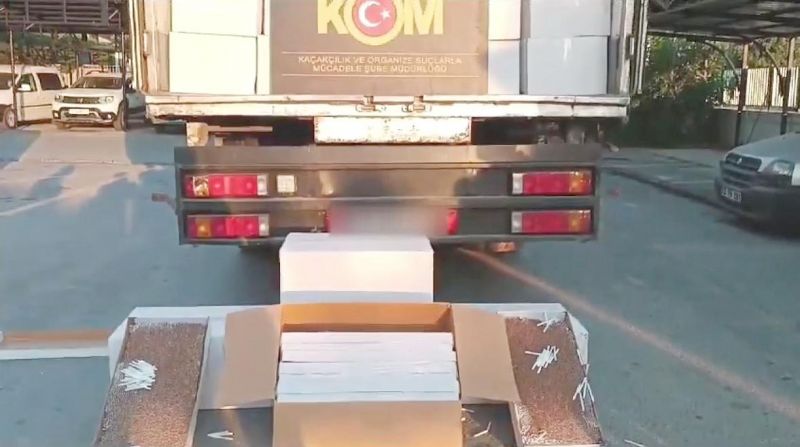 Mersinde 6 milyon 100 bin adet makaron ele geirildi...
