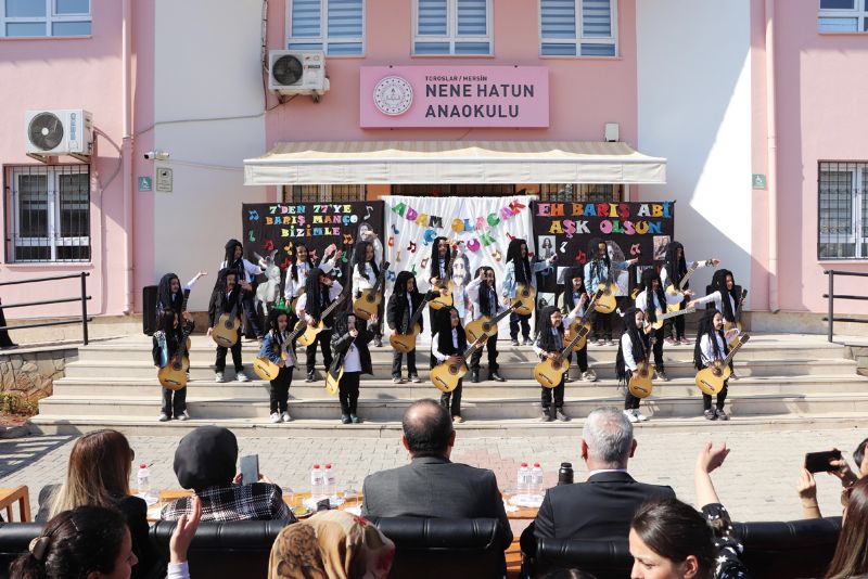 Minikler Bar Mano olup ark syledi...