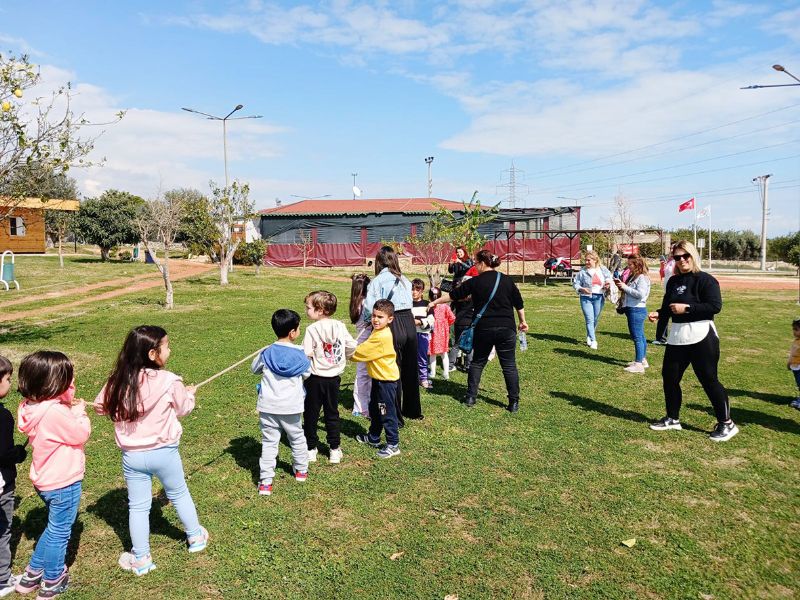 Mutlu Yaam Ky  minik ziyaretileri arlyor...