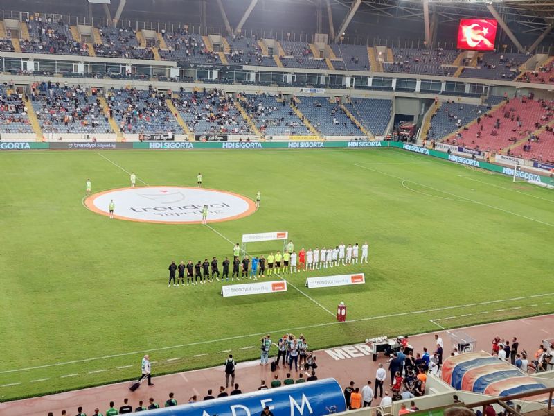 Hatayn Mersinde  keyfi yerinde...