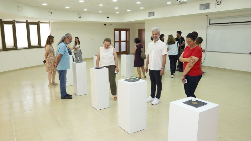Ay Tutulmas isimli sergi sanatseverlerle bulutu...