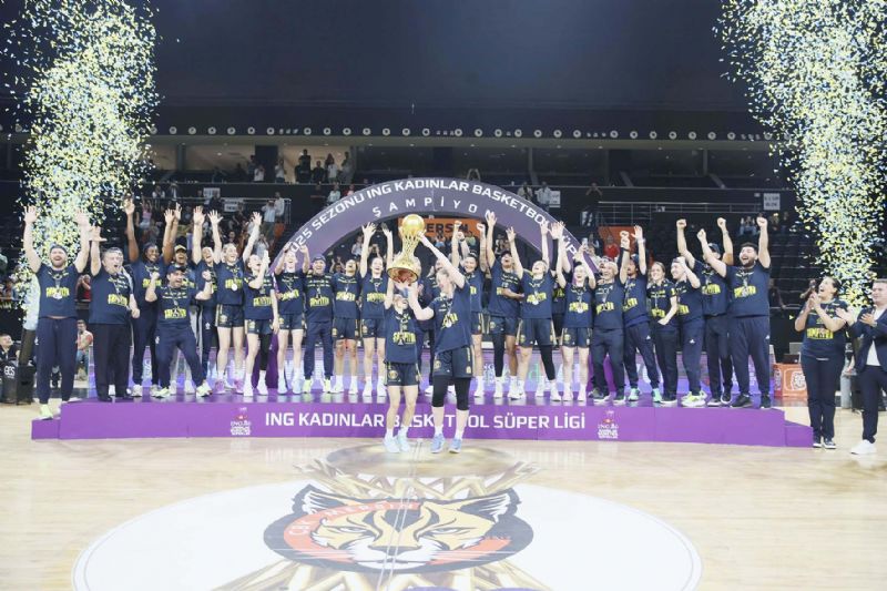 ampiyon Fenerbahe kupay Mersinde kaldrd...