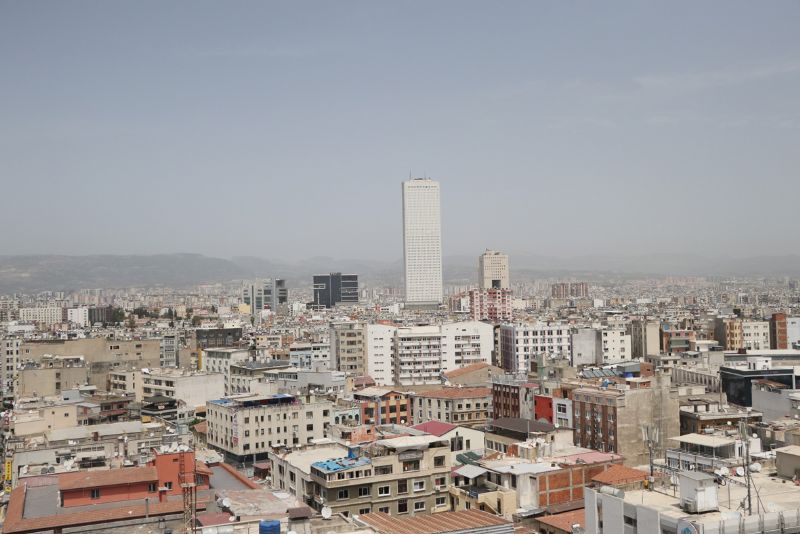 Mersin konut sat���nda frene bast�!