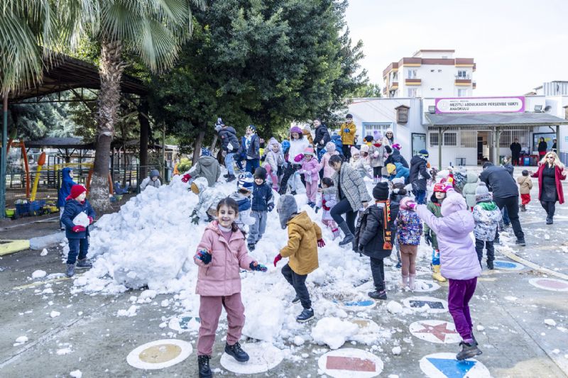 Mezitlide ocuklar iin kar srprizi...