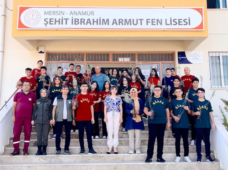 ��rencilere aromatik bitkiler hediye edildi...