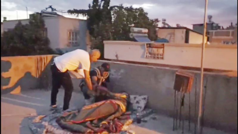 Soyguncu damda uyurken yakaland