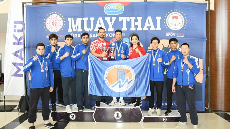 Mersinli muay thaiciler madalyalarla d�nd�...