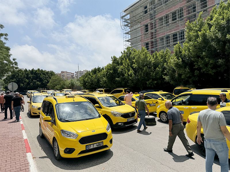 Mersinli taksicilerin sesi �a�layan’da y�kseldi...