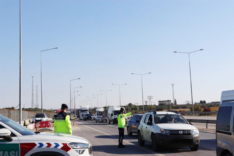 Jandarmadan otoyolda dronlu denetim