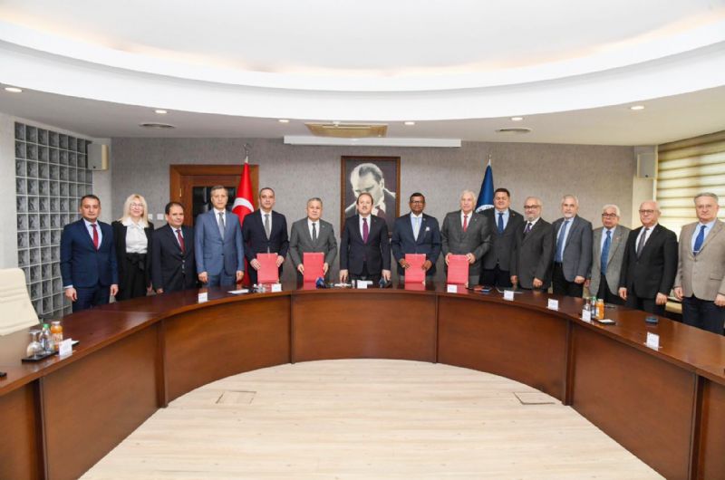 Denizcilik Fakltesinin donanm  liman ve armatrlerden...