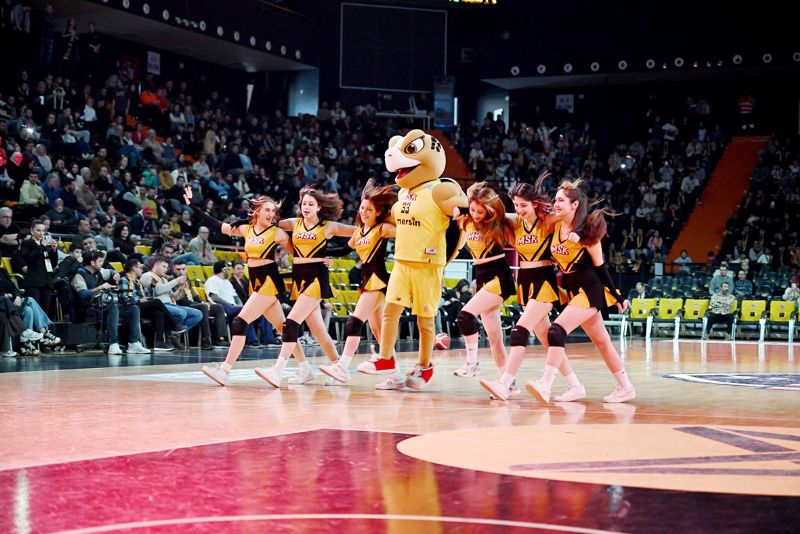 Mersin Spor�da moraller yerinde...