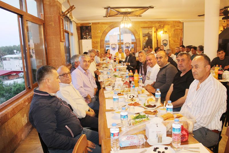 Bakan Sar, Silifke esnaf ile  ahi sofrasnda kucaklat...