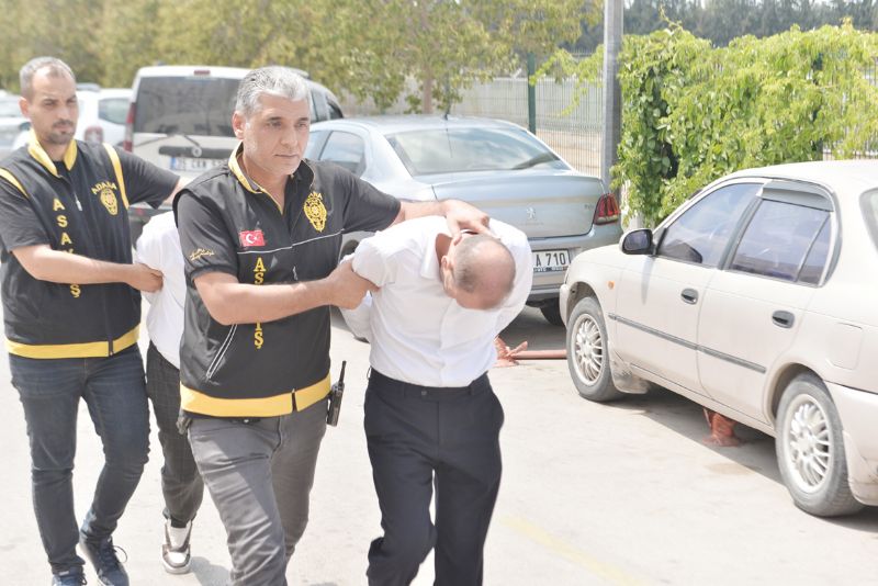 Sahte bakanl�k ve  bas�n kart�na 2 tutuklama...