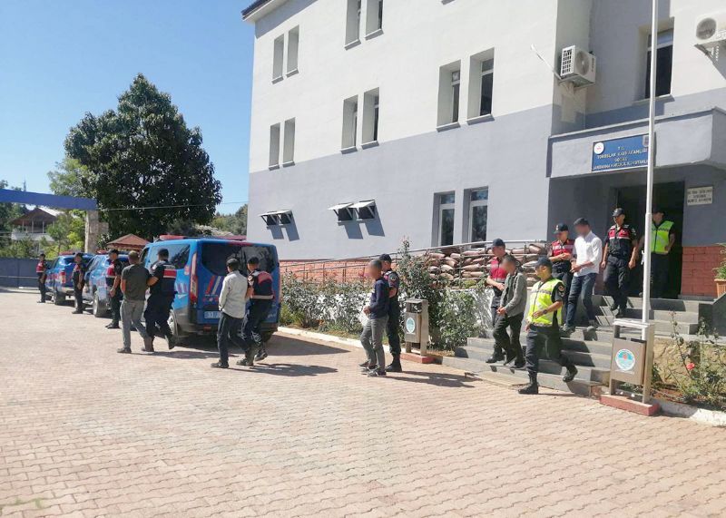 Jandarma hrszlara geit vermiyor...