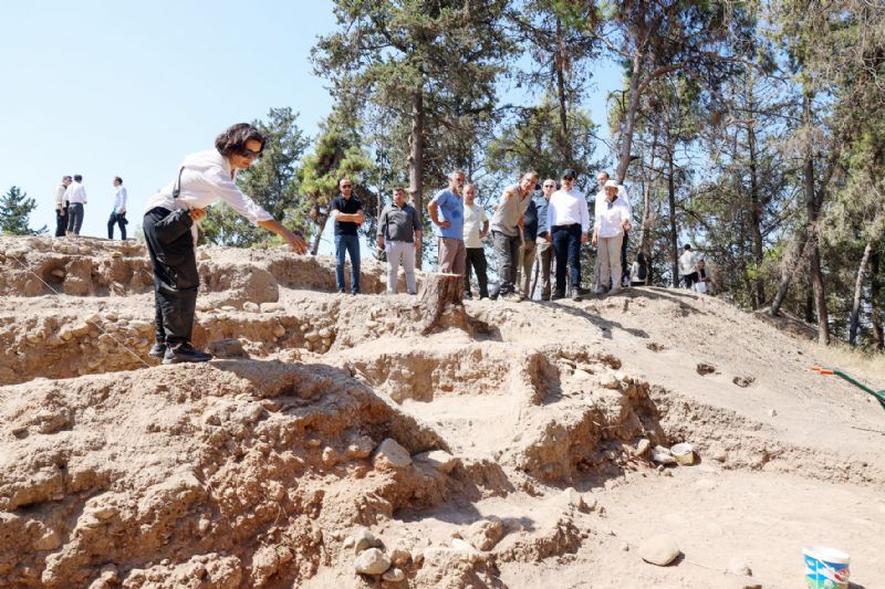 Yumuktepe kaz�lar�na inceleme...