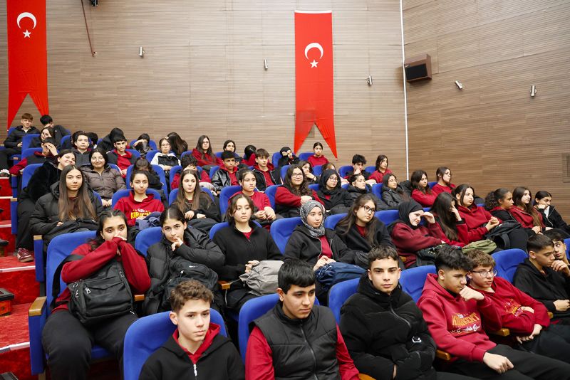 Polis ��rencilere siber su�lar� anlatt�...