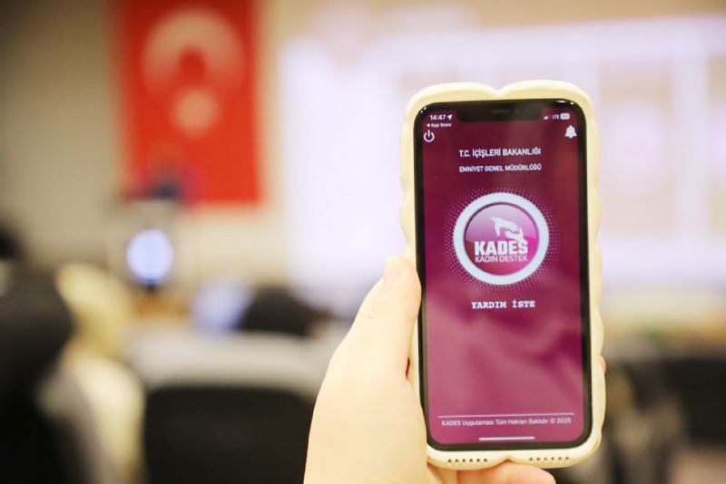 �niversitelilere kad�na �iddet e�itimi...