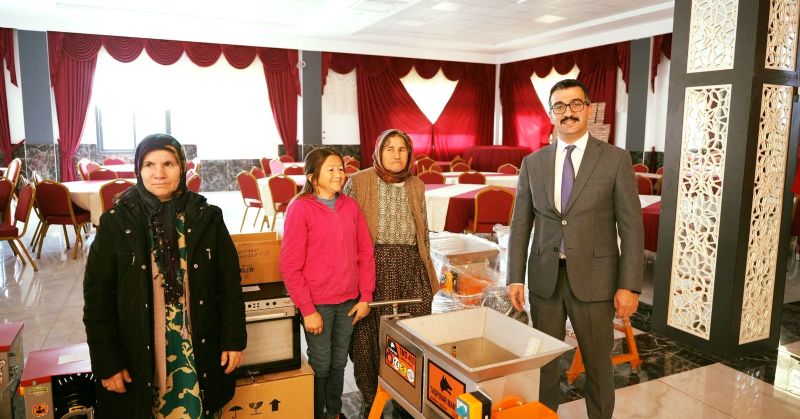 Ayd�nc�k�ta �reticiye ekipman deste�i...